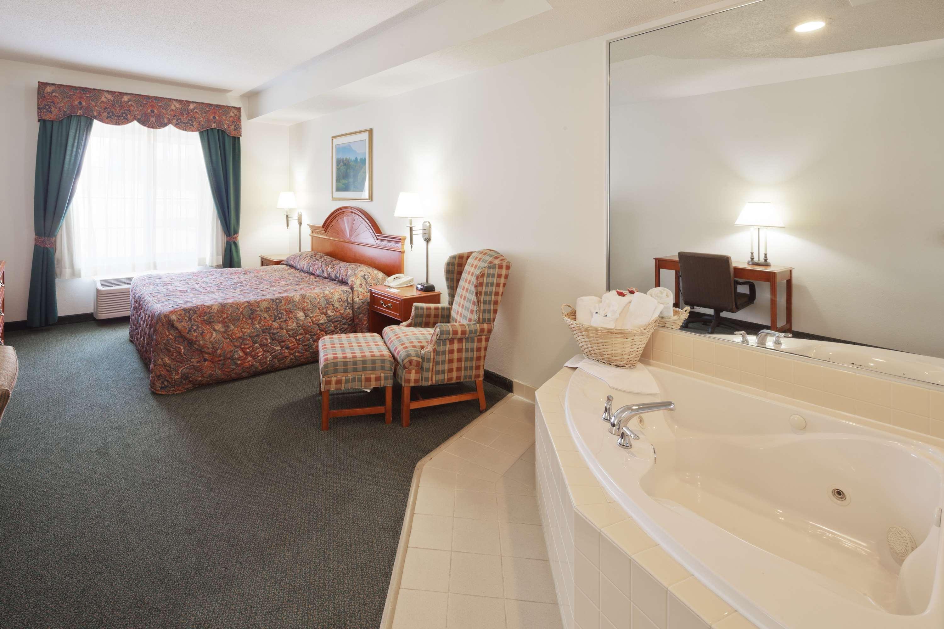 Country & By Radisson, Hotel 3*