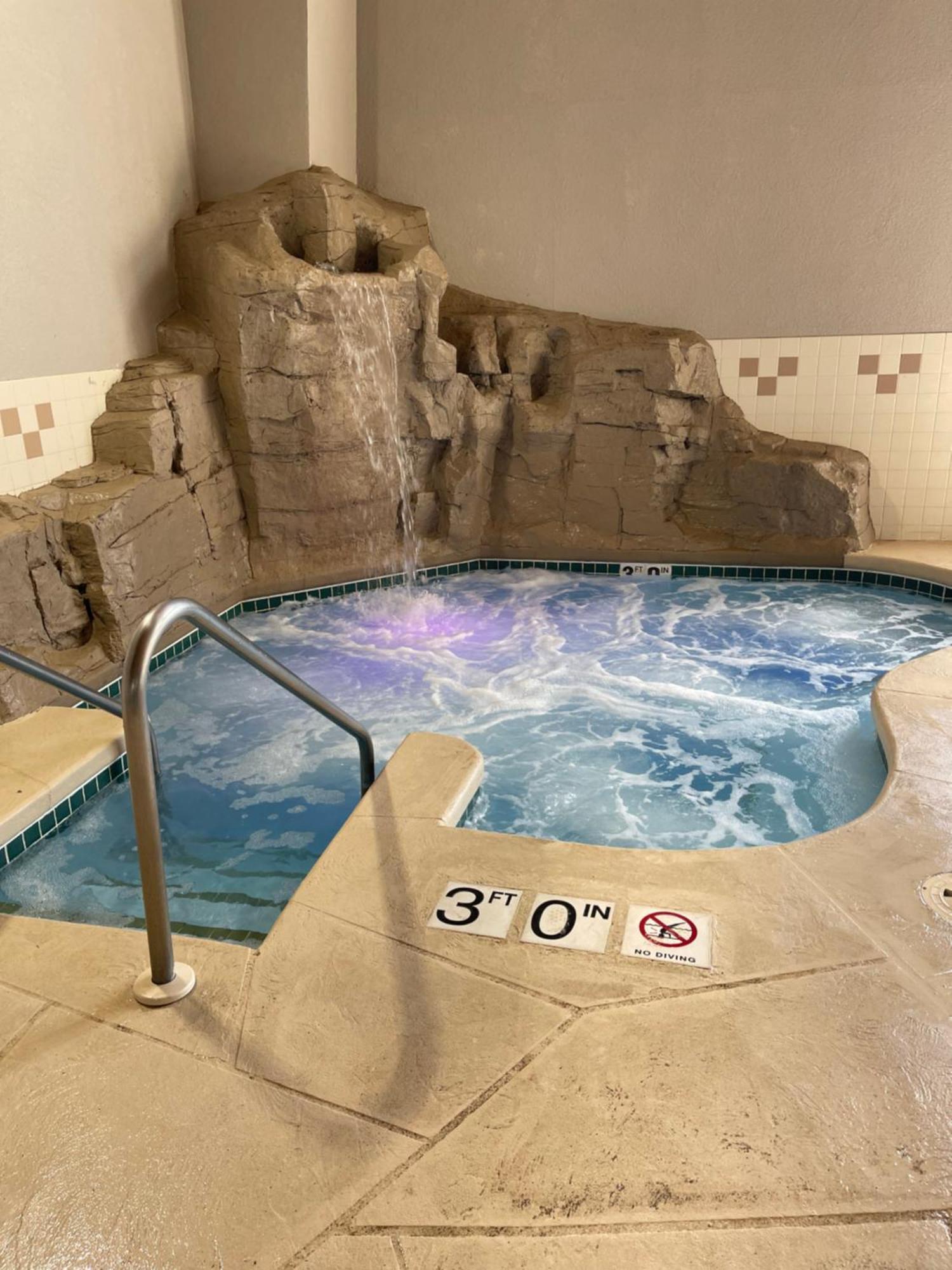 Hotel Country & By Radisson,