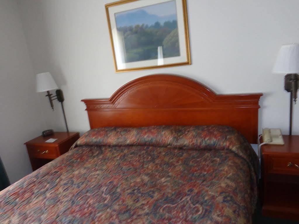 Country & By Radisson, 3*